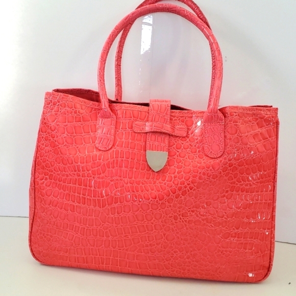 Women Large Pink Croccodile Print Tote - Picture 2 of 11